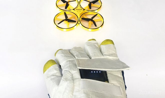 Перчатка астронавта, способная управлять космическими аппаратами при помощи жестов