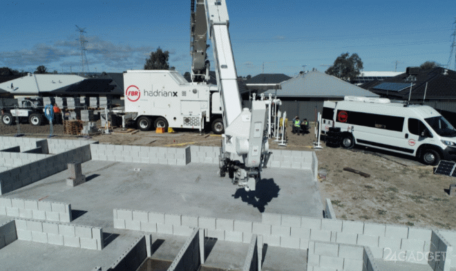Робот-каменщик построил свой первый дом (видео)
