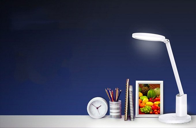 Умная лампа Huawei Smart Desk Lamp 2 безопасна для зрения