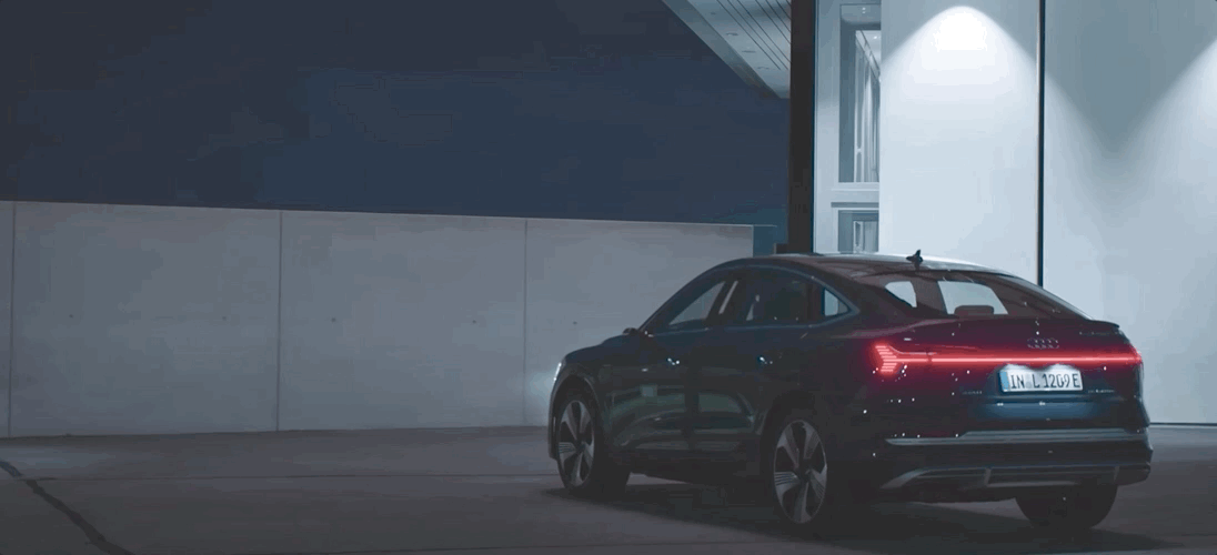 Новые умные фары Audi Digital Matrix LED проецируют изображение на дорогу и стены (видео)