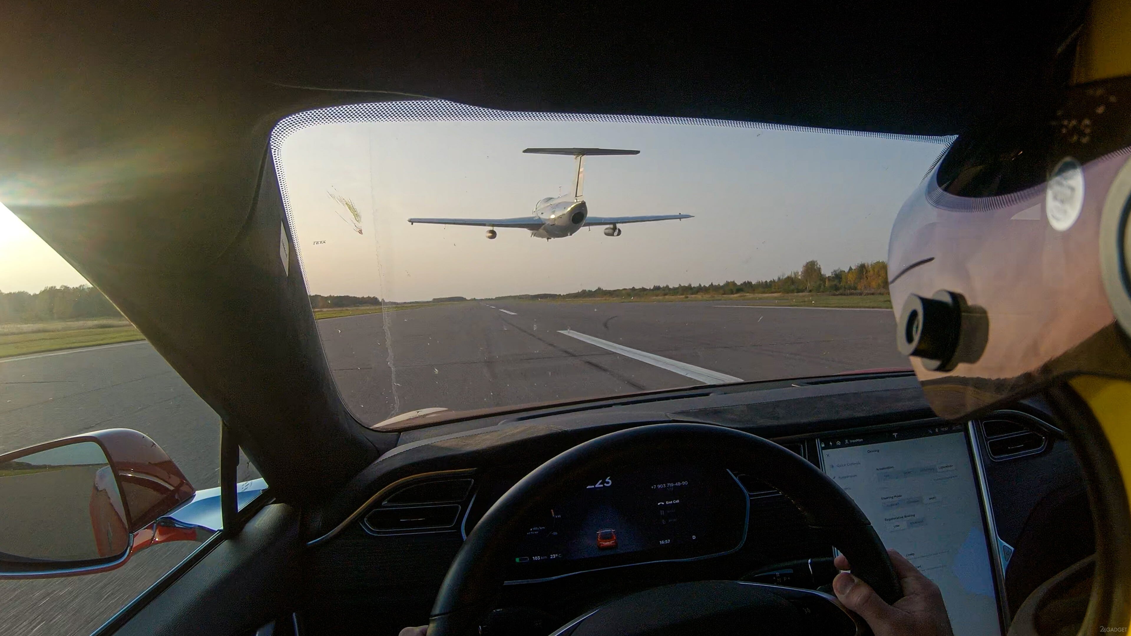 Самолет Тесла. Самолет Тесла 4 местный. Скорость новостей. Легендарный трюк россиян самолеты в воздухе фото.
