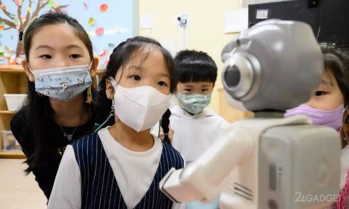 Роботы-няни пришли в детские сады Южной Кореи (3 фото)