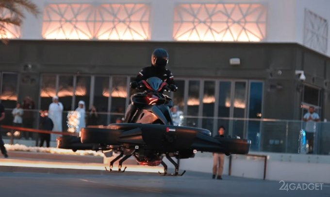 Летающий мотоцикл показали в действии (видео)