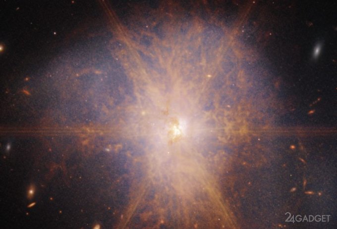 Высококачественное фото слияния двух галактик (2 фото)
