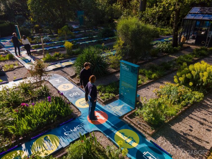 Ботанический сад Милана превратили в «самую большую в мире настольную игру» (4 фото)