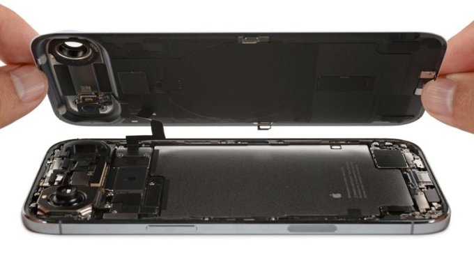 iFixit показала внутреннее устройство сверхтонкого iPhone Air и высоко оценила его ремонтопригодность (2 фото + видео)