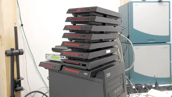 Энтузиасты объединили двенадцать dial-up модемов для просмотра YouTube без тормозов (видео)