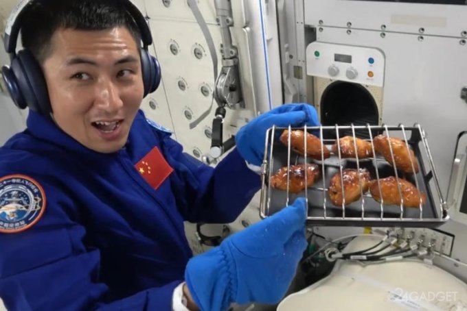 Китайцы первыми в мире приготовили куриные крылышки на орбите на станции Тяньгун установили духовку (видео)