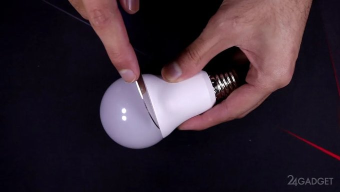 Блогер запустил Minecraft на умной лампе (видео)