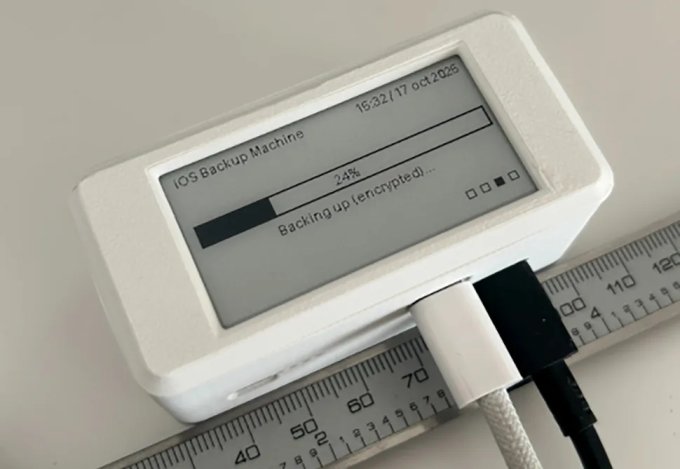 Энтузиаст создал физическую альтернативу iCloud для создания бэкапов iPhone