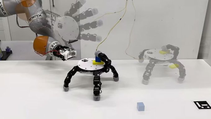 Ученые создали робота-кисть руки, которая умеет ползать и хватать предметы (видео)