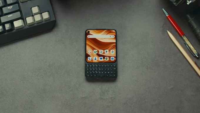 QWERTY-смартфон Unihertz Titan 2 Elite показали «вживую» (2 фото + видео)