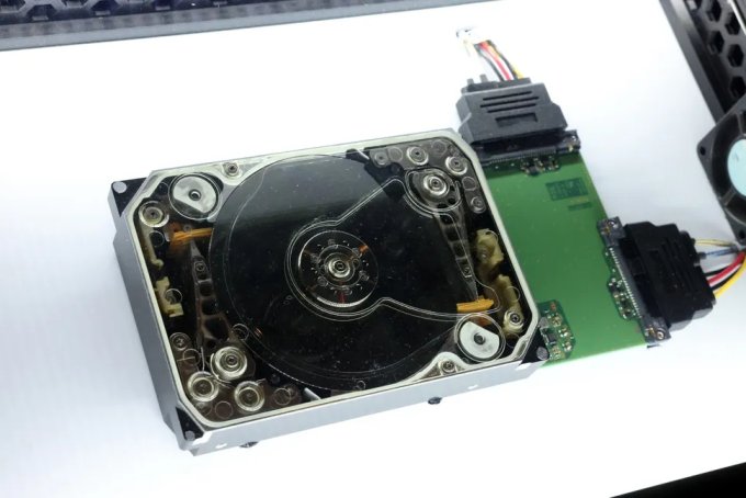 WD анонсировала скоростные HDD нового поколения (4 фото)