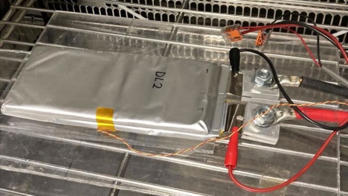 Твердотельный аккумулятор Donut Lab не загорелся и продолжил работать даже продырявленным