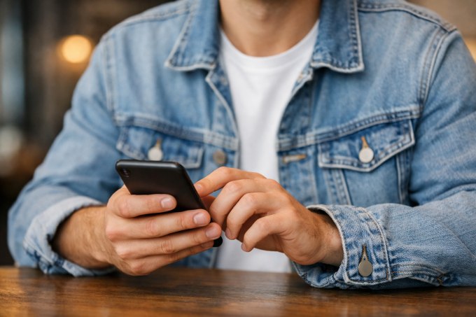 Белый список пополнили сайты и приложения банков, доставки, магазинов и волонтёрских организаций